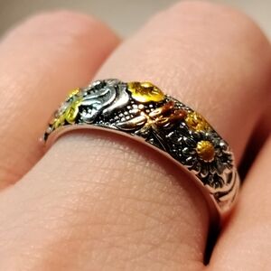 🏵️NEW Floral Tritone Dragonfly Ring